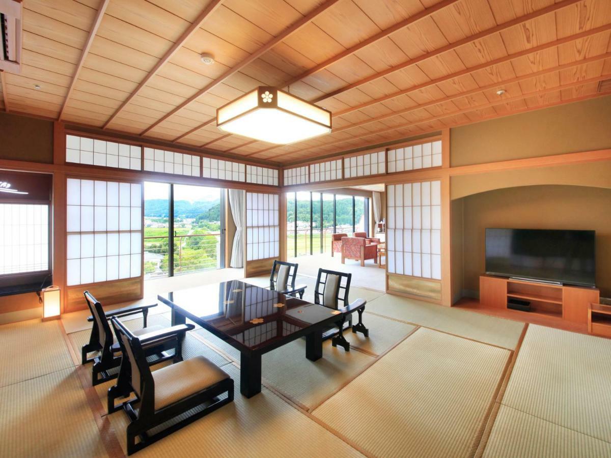 Hotel Yamashiro Onsen Miyabi No Yado Kaga Hyakumangoku Esterno foto