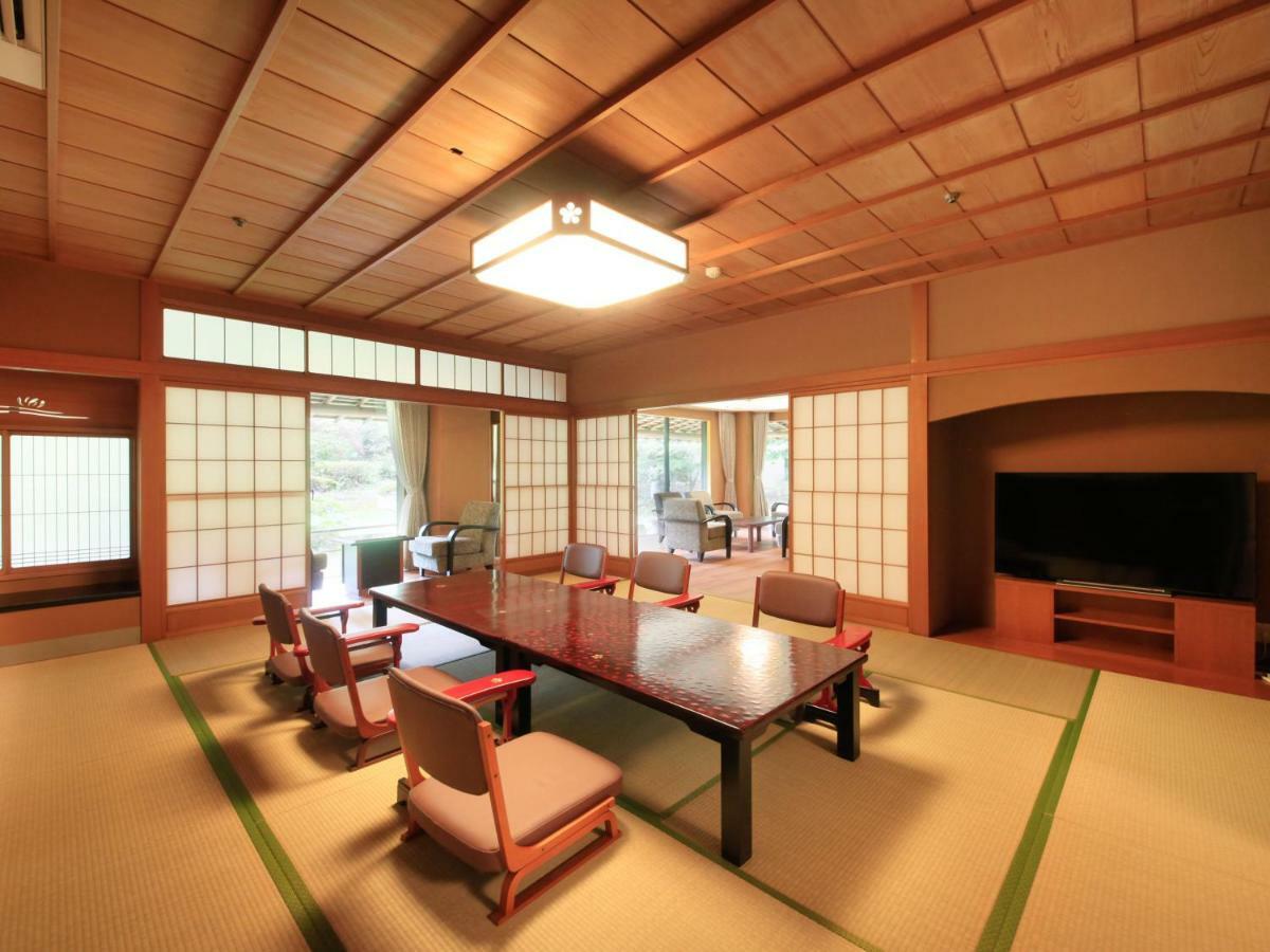 Hotel Yamashiro Onsen Miyabi No Yado Kaga Hyakumangoku Esterno foto