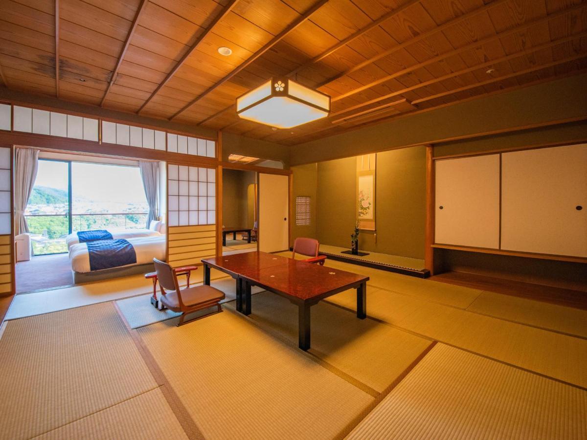 Hotel Yamashiro Onsen Miyabi No Yado Kaga Hyakumangoku Esterno foto