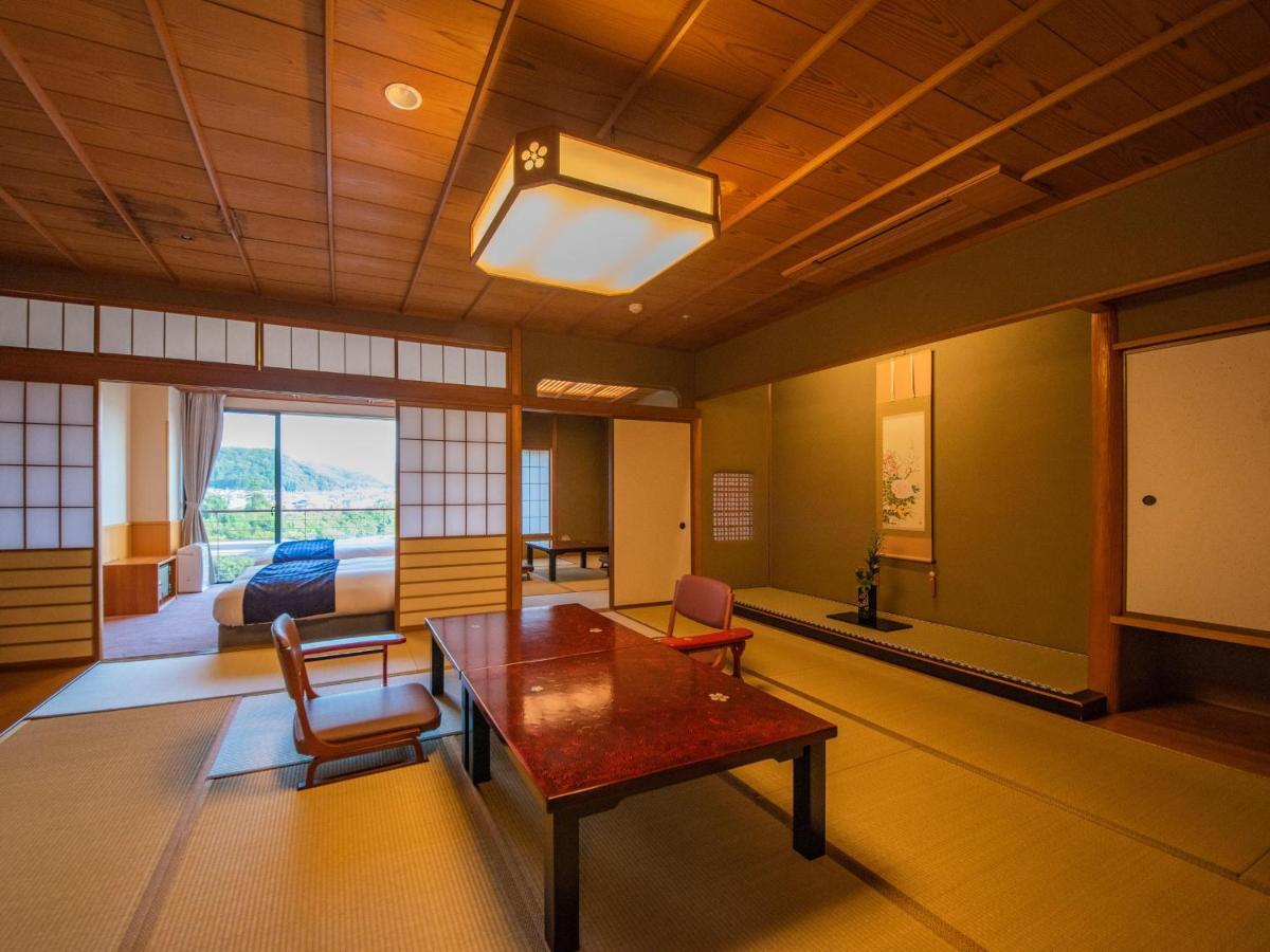 Hotel Yamashiro Onsen Miyabi No Yado Kaga Hyakumangoku Esterno foto